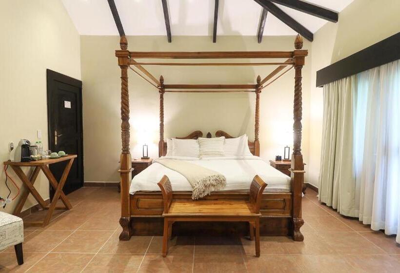 마스터 스위트, The Riverside Inn