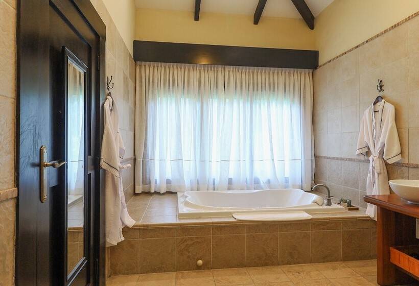 마스터 스위트, The Riverside Inn