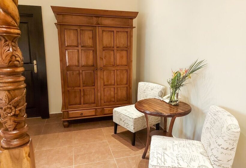 마스터 스위트, The Riverside Inn