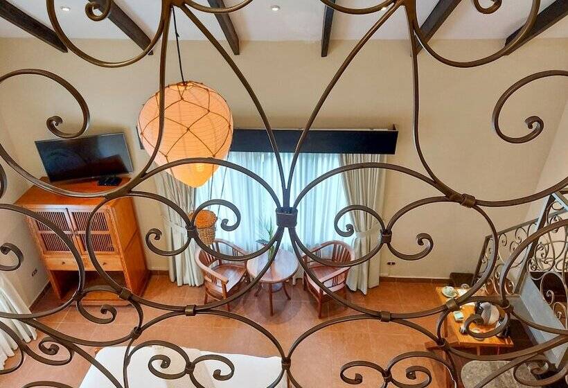 스위트, The Riverside Inn