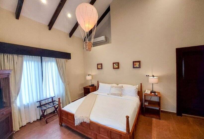 주니어 스위트, The Riverside Inn