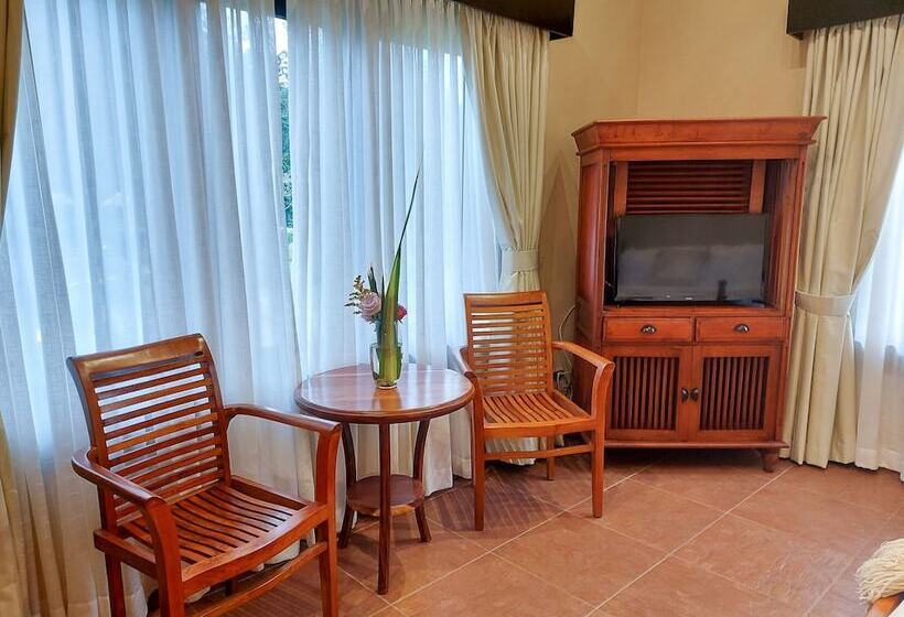 주니어 스위트, The Riverside Inn