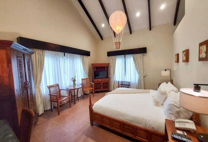 주니어 스위트, The Riverside Inn