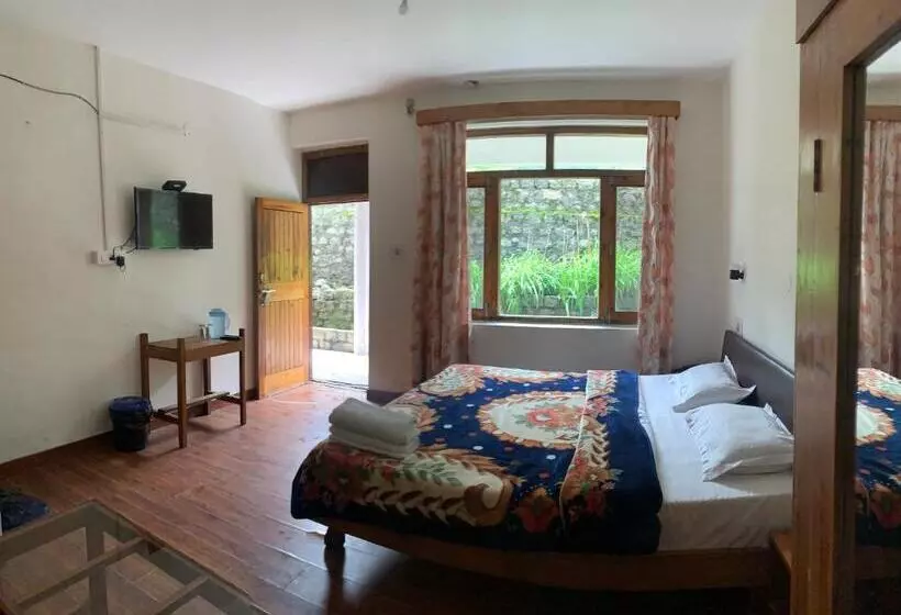 Economy-huone, Tourist Hotel 10 Minutes Walking Distance From The Mall