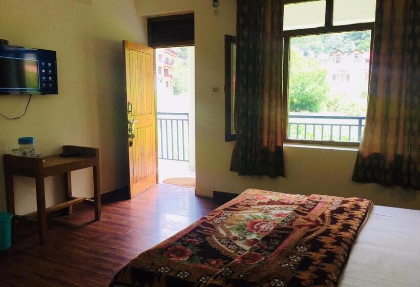 اتاق اکونومی, Tourist Hotel 10 Minutes Walking Distance From The Mall