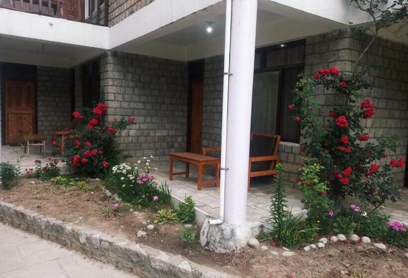 اتاق استاندارد با چشم‌انداز باغ, Tourist Hotel 10 Minutes Walking Distance From The Mall