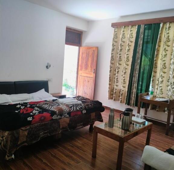 ガーデンビュースタンダードルーム, Tourist Hotel 10 Minutes Walking Distance From The Mall