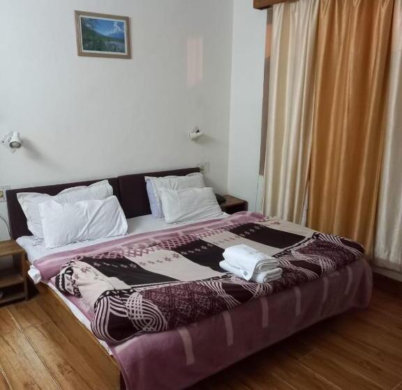 اتاق استاندارد با چشم‌انداز باغ, Tourist Hotel 10 Minutes Walking Distance From The Mall