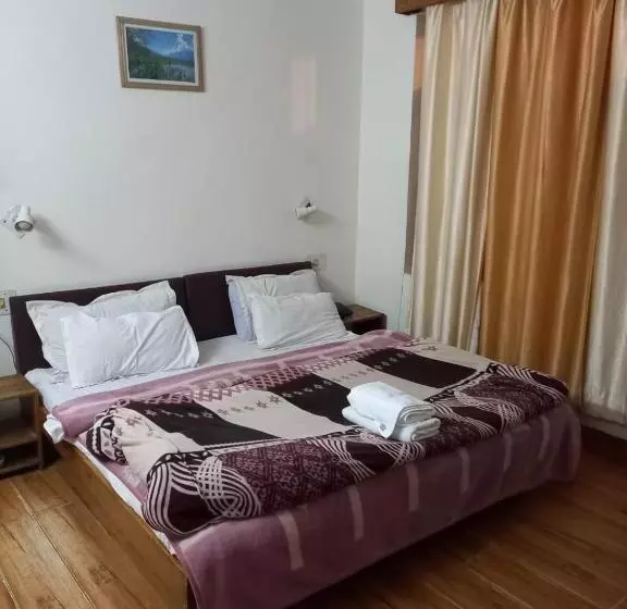 Standard-huone Puutarhanäkymä, Tourist Hotel 10 Minutes Walking Distance From The Mall