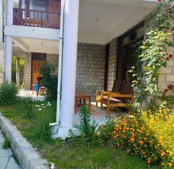 اتاق استاندارد با چشم‌انداز باغ, Tourist Hotel 10 Minutes Walking Distance From The Mall