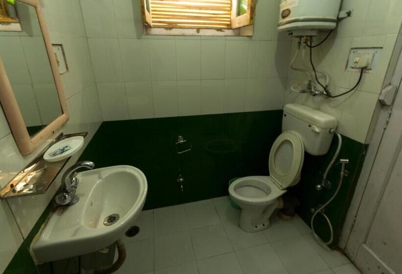 اتاق استاندارد با چشم‌انداز باغ, Tourist Hotel 10 Minutes Walking Distance From The Mall