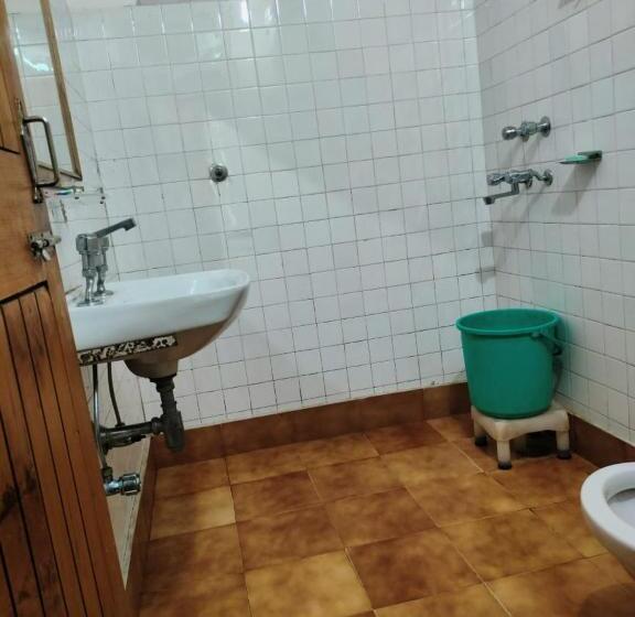 ガーデンビュースタンダードルーム, Tourist Hotel 10 Minutes Walking Distance From The Mall
