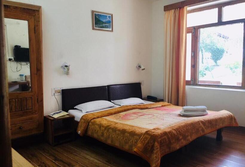 اتاق استاندارد با چشم‌انداز باغ, Tourist Hotel 10 Minutes Walking Distance From The Mall