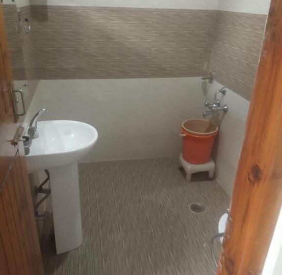 اتاق استاندارد چهارنفره با بالکن, Tourist Hotel 10 Minutes Walking Distance From The Mall