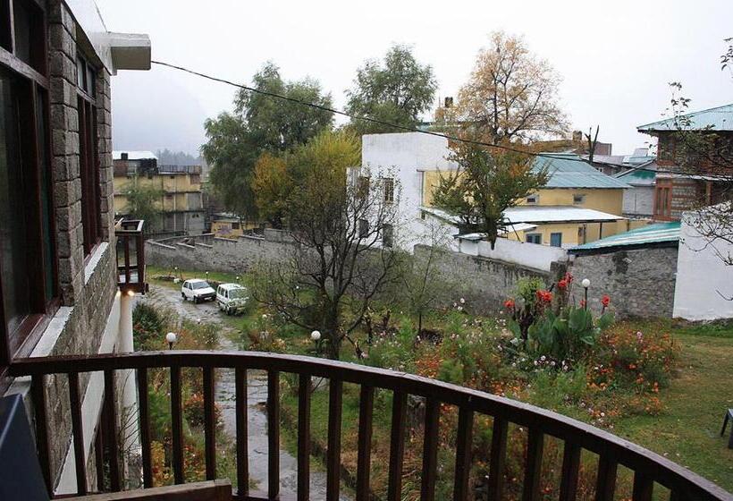 اتاق استاندارد چهارنفره با بالکن, Tourist Hotel 10 Minutes Walking Distance From The Mall