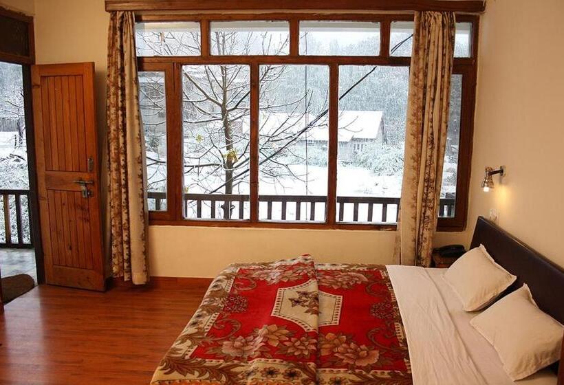 اتاق استاندارد چهارنفره با بالکن, Tourist Hotel 10 Minutes Walking Distance From The Mall