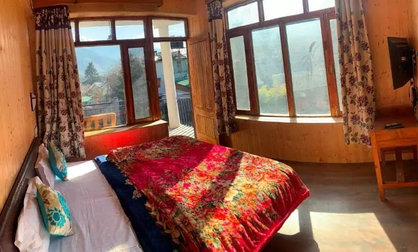 Superior-perhehuone, Tourist Hotel 10 Minutes Walking Distance From The Mall