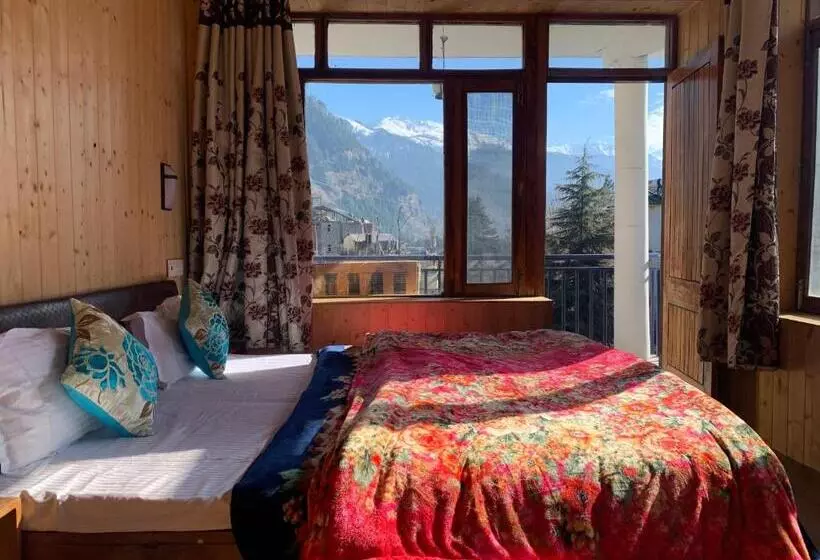 Superior-perhehuone, Tourist Hotel 10 Minutes Walking Distance From The Mall