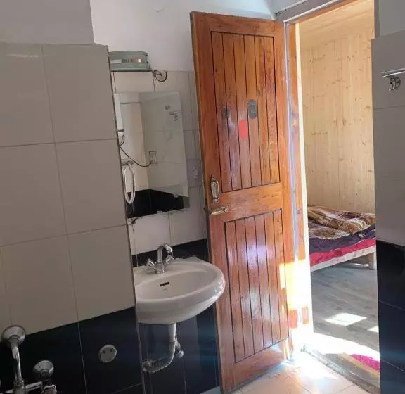 Superior-perhehuone, Tourist Hotel 10 Minutes Walking Distance From The Mall
