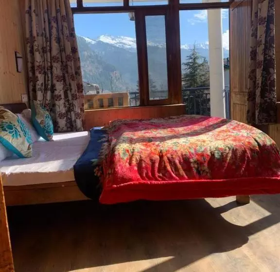 Superior-perhehuone, Tourist Hotel 10 Minutes Walking Distance From The Mall