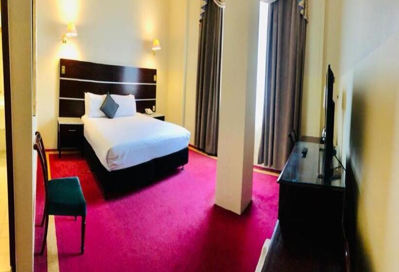 Номер Superior, Vr Hamilton