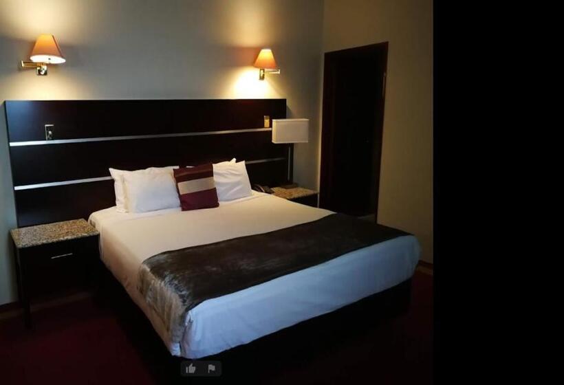 Номер Superior, Vr Hamilton