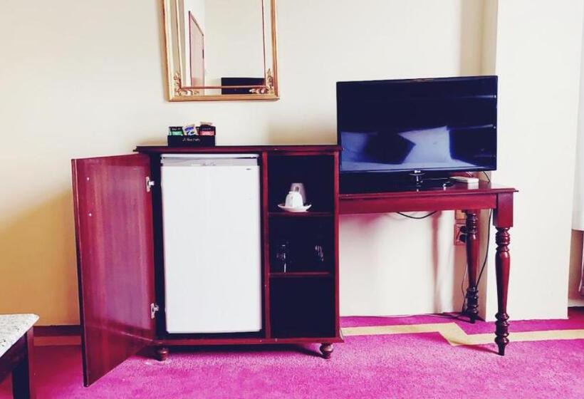 Номер Superior, Vr Hamilton