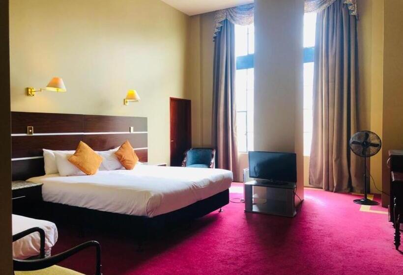 Номер Superior, Vr Hamilton