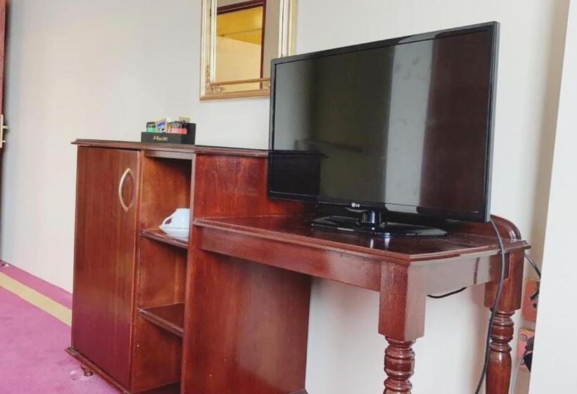 Номер Superior, Vr Hamilton