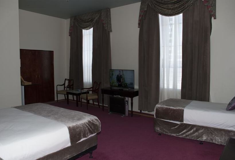 Номер Superior, Vr Hamilton