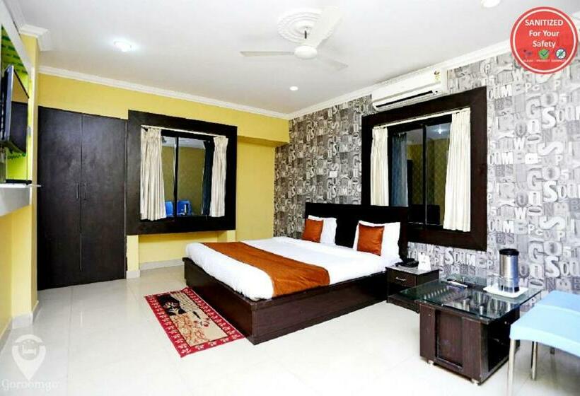 اتاق لوکس با تخت بزرگ, Sai Sandpiper Puri Near Sea Beach Wifi & Restaurant Facilities  Best Choice Of Travellers By Morserv