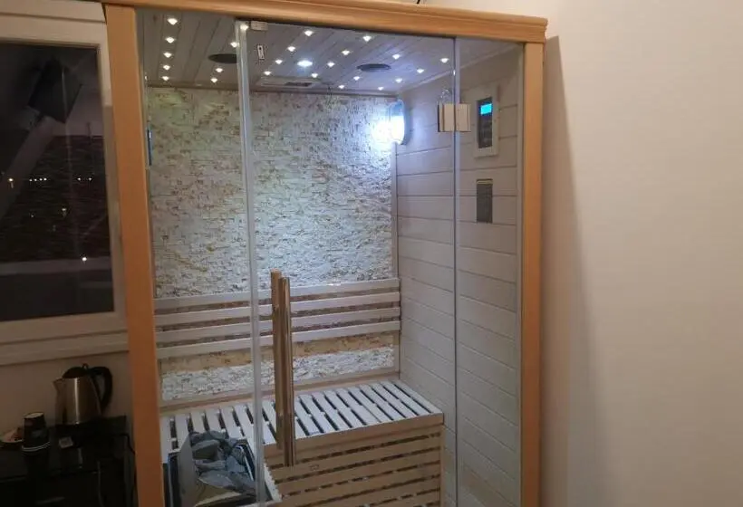 اتاق استاندارد سه نفره, Wellness Suite Utrecht