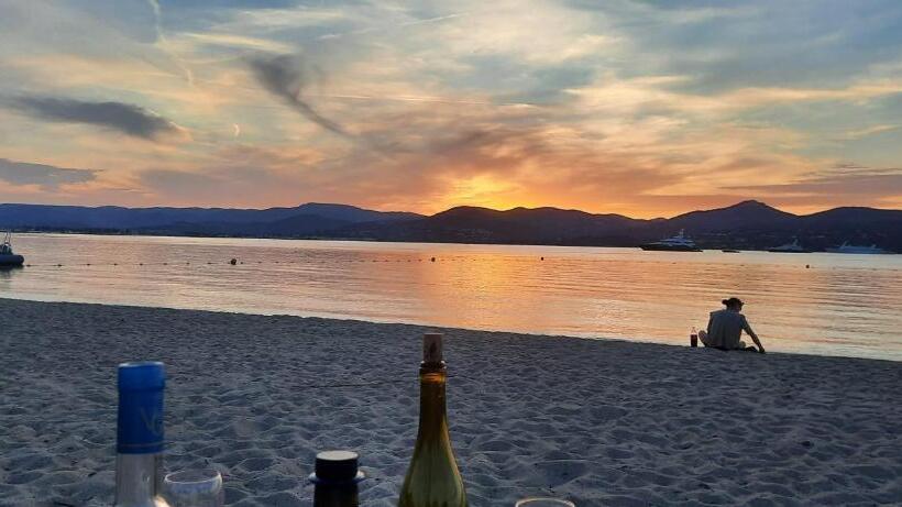 プールの見えるデラックスルーム, Villa Playa Del Sol   B2