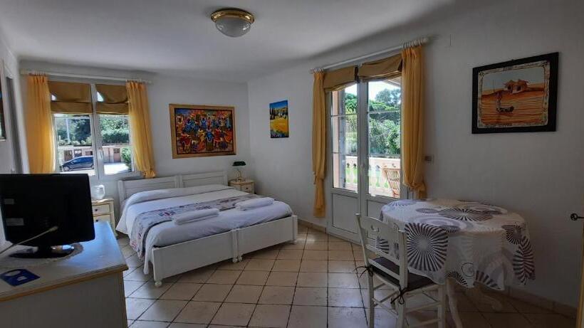 プールの見えるデラックスルーム, Villa Playa Del Sol   B2