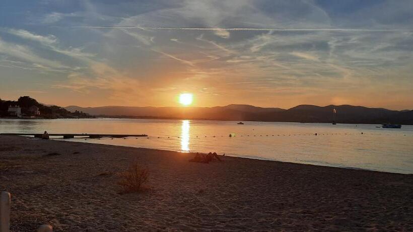 プールの見えるデラックスルーム, Villa Playa Del Sol   B2