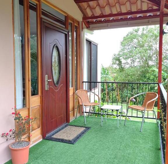 스탠다드 스튜디오 (전망), Monteverde House