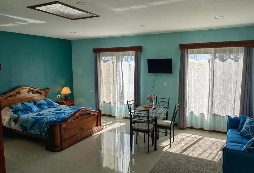 스탠다드 스튜디오 (전망), Monteverde House