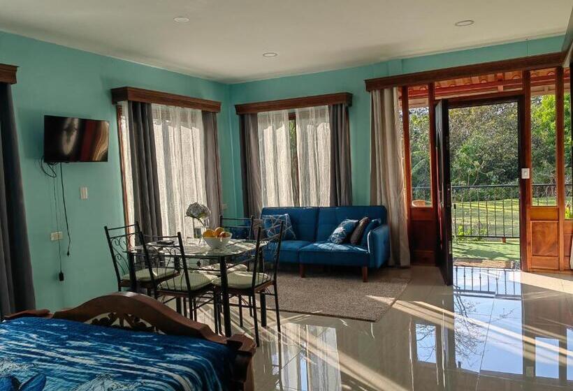 스탠다드 스튜디오 (전망), Monteverde House