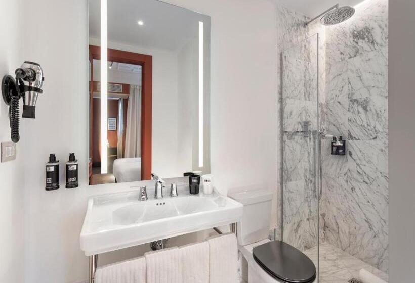 Номер Economy, One Shot Aragó