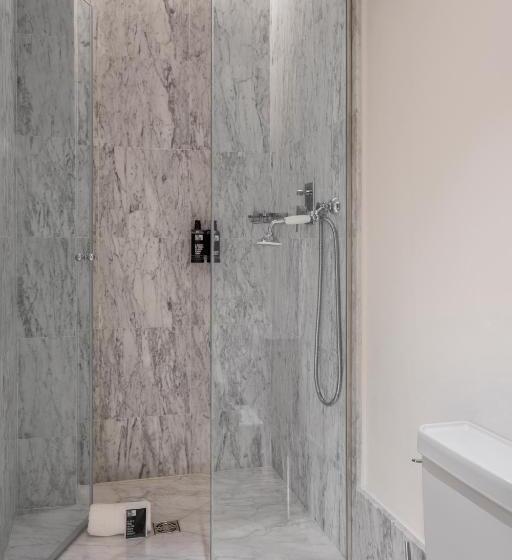 Номер Superior, One Shot Aragó