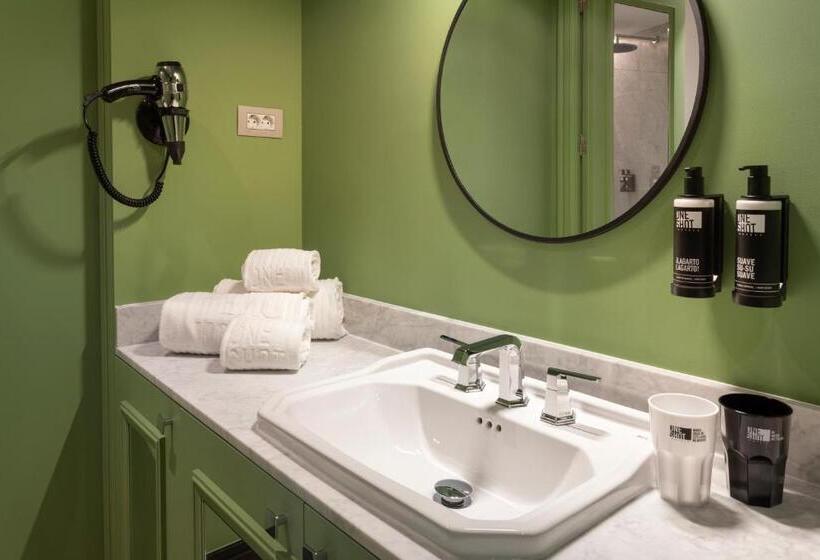 Номер Superior, One Shot Aragó