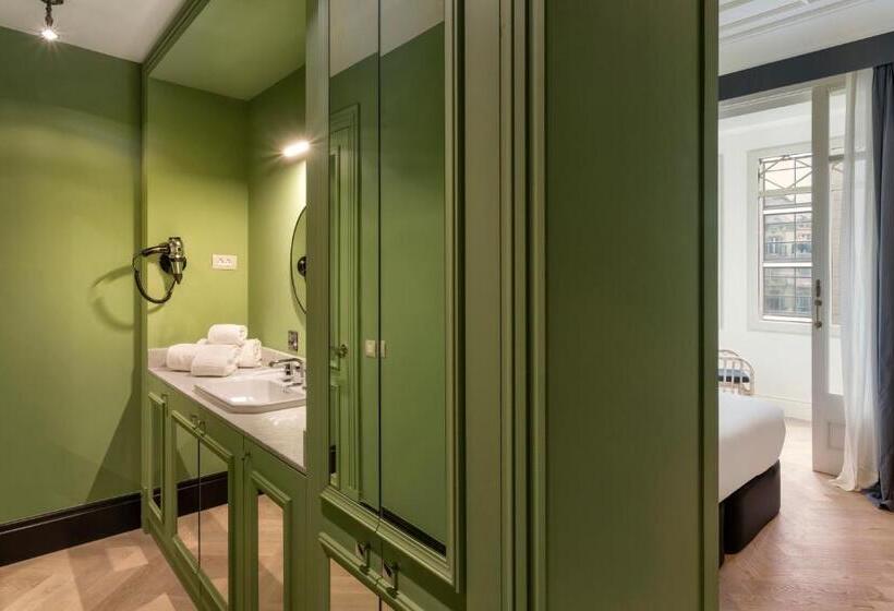 Номер Superior, One Shot Aragó