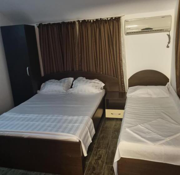 디럭스 트리플 룸, Camere De închiriat Duly Costinești