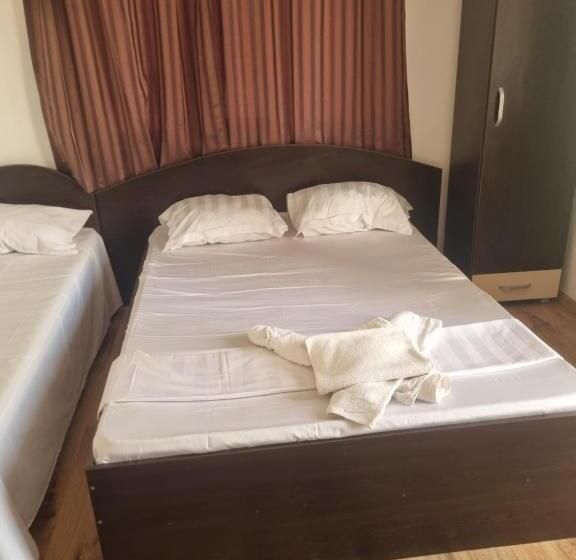 디럭스 트리플 룸, Camere De închiriat Duly Costinești