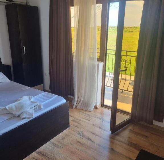 디럭스 트리플 룸, Camere De închiriat Duly Costinești