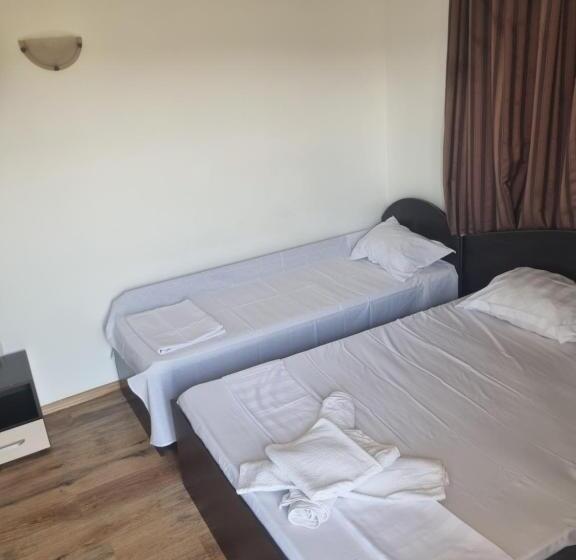 디럭스 트리플 룸, Camere De închiriat Duly Costinești