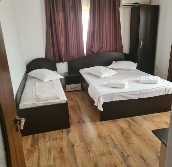 디럭스 트리플 룸, Camere De închiriat Duly Costinești