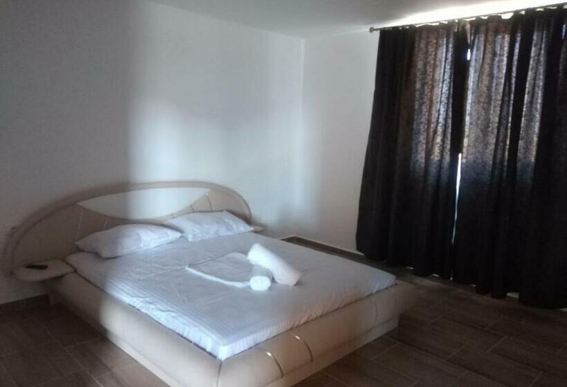 اتاق لوکس, The Sweet House