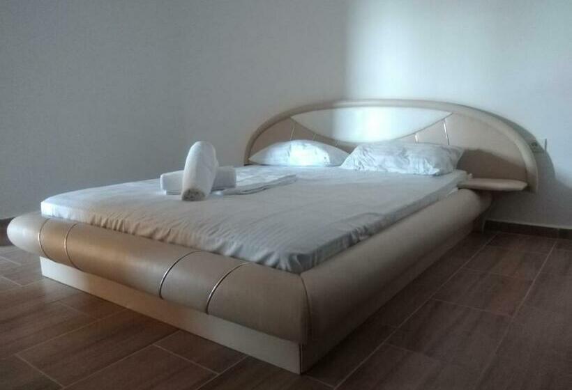 اتاق لوکس, The Sweet House