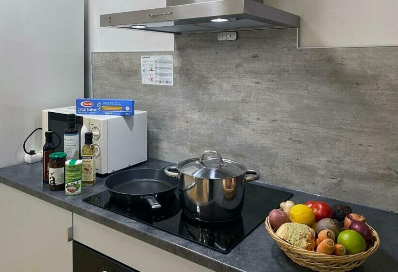 מיטה בחדר משותף, Blue House Dormitory